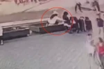 Fatih’te kadın hırsız bankta oturan vatandaşın çantasını böyle çaldı