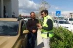 Felçli annesini hatalı parklardan dolayı tekerlekli sandalyeyle taşımakta güçlük çeken vatandaş: "Çektiğimiz eziyeti bir görseler, inanıyorum ki oturup ağlarlar"