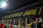 Fenerbahçe taraftarından, oyunculara Galatasaray maçını hatırlatan pankart