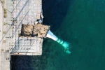 Fırtınanın etkisiyle devrilen deniz feneri havadan görüntülendi