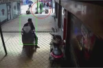 Fırtınanın uçurduğu plastik çatı, esnafı kıl payı teğet geçti o anlar kamerada