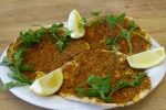 Gaziantep’te AB tescilli lahmacun sarımsaklı ve sebzeli yapılıyor
