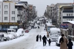 Gaziantep’te çocukların kar keyfi: Tepsi, poşet, leğen ve tahta ile kayak yaptılar