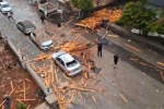 Gaziantep’te şiddetli yağış bir evin çatısını yıktı, vatandaş yaşadıklarını canlı yayında ağlayarak anlattı 