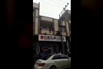 Gaziantep’te yürekleri ağza getiren an: Balkonda asılı kalan çocuğu kurtardı