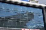 Gaziosmanpaşa’da boş ecza deposunu kurşunlayıp kaçarken kaza yaptı