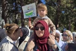 Gazze’de yaşanan zulmün yıl dönümünde sessiz yürüyüşle İsrail protestosu