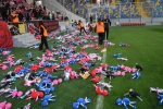 Gazzeli çocuklara oyuncak yağdı!