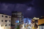 Geceyi gündüze çeviren şimşekler: Kars semalarında nefes kesen ışık gösterisi