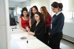 Geleceğin diş hekimleri ve eczacıları sektörün nabzını tuttu