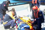 Gemide yaralanan personelin yardımına sahil güvenlik yetişti