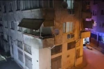 Gemlik’te hasarlı apartman tahliye edildi, sokak trafiğe kapatıldı