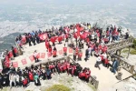 Gençler Spil’in zirvesinde ay yıldızlı bayrakla buluştu 