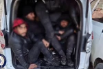 Göçmenleri tıka basa taşırken yakayı ele veren insan kaçakçısı tutuklandı