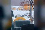 Gölbaşı’nda deprem konutlarında kar temizleme çalışması