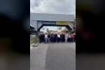 Goodyear fabrikasında vardiya sloganlarla değişti