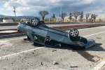 Görenleri dehşete düşüren kaza anbean güvenlik kamerasında