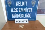 Gümüşhane’de şase numarası değiştirilmiş araç ve binlerce kaçak malzeme ele geçirildi