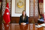Gürpınar’ın ilk kadın kaymakamı göreve başladı