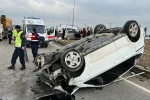 Hafif ticari araç ile otomobil çarpıştı: 6 yaralı