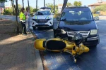 Hafif ticari araç motorlu bisiklete çarptı: 1 yaralı 