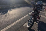 Hafif ticari araca çarpan motosikletin sürücüsü yaralandı