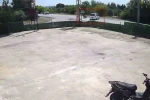Hafif ticari araca ok gibi saplanan motosikletteki 2 kişi metrelerce havaya uçtu