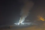 Hakkari’de itfaiye araçlarının çıkamadığı tandır evindeki yangına vatandaşlardan karla müdahale