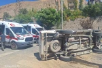 Hakkari’de kamyonet yan yattı: 1 yaralı