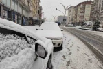 Hakkari’de mevsimin ilk karı yağdı 