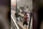 Hamile kadın ve oğlu yangından kurtarıldı