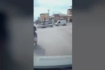 Hatay’da hafif ticari araç ile otomobilin çarpıştığı anlar kamerada 