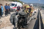 Hatay’da otomobil refüje çarptı: 1’i ağır 3 yaralı