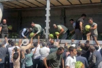 Hayırsever çiftçi 30 ton karpuzu ücretsiz dağıttı