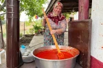Hayrabolu’da kışa hazırlık başladı: Kazanlar salça için kaynıyor