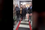 Hayvan barınağındaki şok görüntüler sonrası hayvanseverler belediyeyi bastı