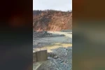 Heyelan nedeniyle açılan alternatif yol sular altında kaldı