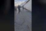 Heyelan nedeniyle kapanan Hasköy-Mutki yolu açıldı 