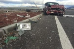 İki otomobil kavşakta çarpıştı: 1 ölü, 1 yaralı