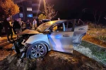 İki aracın kafa kafaya çarpıştığı feci kazada can pazarı: 3 ağır yaralı
