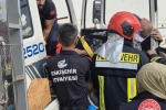 İki kamyonun karıştığı kazada sıkışan sürücüyü itfaiye ekipleri çıkardı