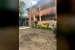 İki katlı evin mutfağında çıkan yangın paniğe neden oldu