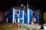 İki katlı evin üst katı alev topuna döndü