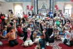 İmamın gönüllere dokunan geleneği: 26 yıldır çocukları ödüllendiriyor