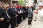 İmamın titreyen sesiyle konuşması duygulandırdı