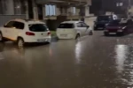 İnegöl’de sağanak hayatı felç etti