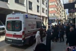 İş makinesinin çarptığı seyyar satıcı yaralandı