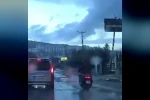 İş yerine girmek isteyen otomobile motosiklet çarptı: 2 yaralı