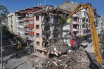Isparta’da 53 yıllık Çarşı Polis Karakolu binası riskli yapı olduğu için yıkıldı