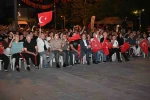 Isparta’da vatandaşlar A Milli Erkek Basketbol Takımı’nın zaferini dev ekrandan izlediler